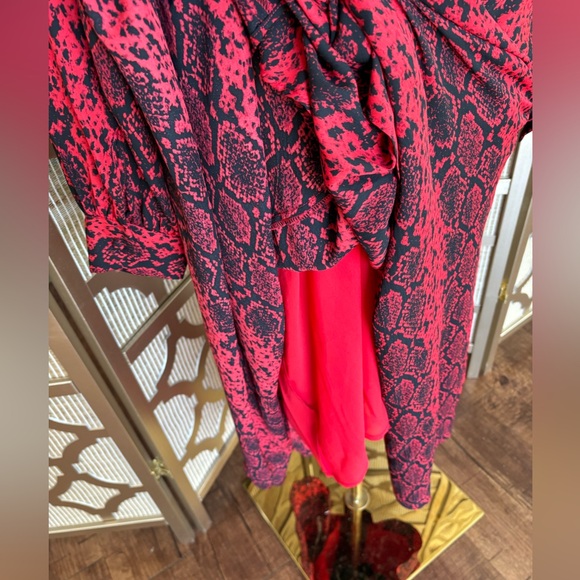 NWT | Vince Camuto Maxi dress | Red and Black snakeskin pattern | 6 - Picture 8 of 9